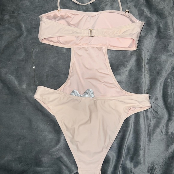 Soft pink medium bathing suit - Picture 1 of 2